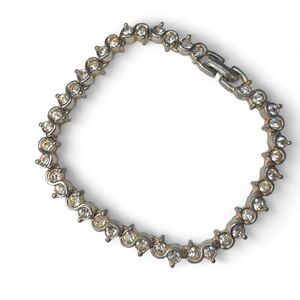 Elegant Silver Bracelet with Sparkling Accents